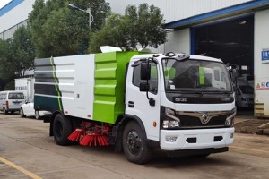 东风8吨扫路车