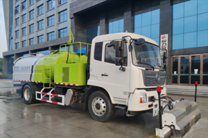 东风天锦清洗车