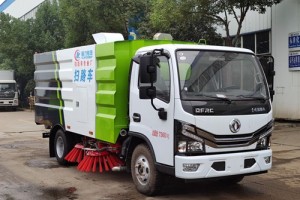 东风5吨扫路车