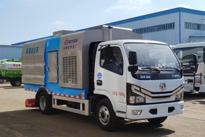 东风5吨吸尘车