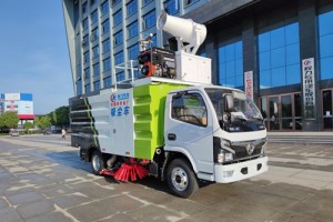 东风5吨吸尘车