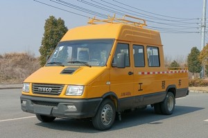 依维柯得意工程车（9座）
